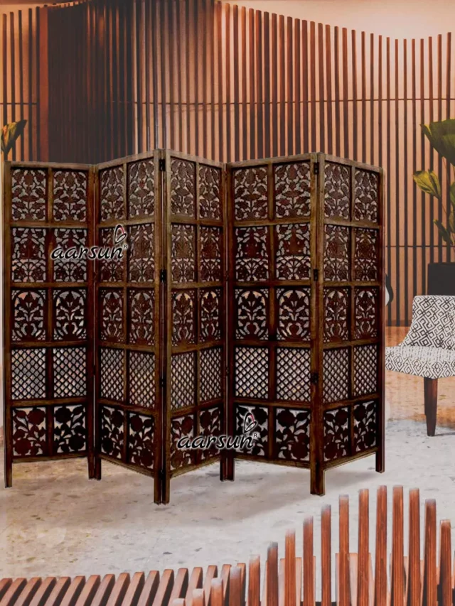 Room-divider-in-lobby-space