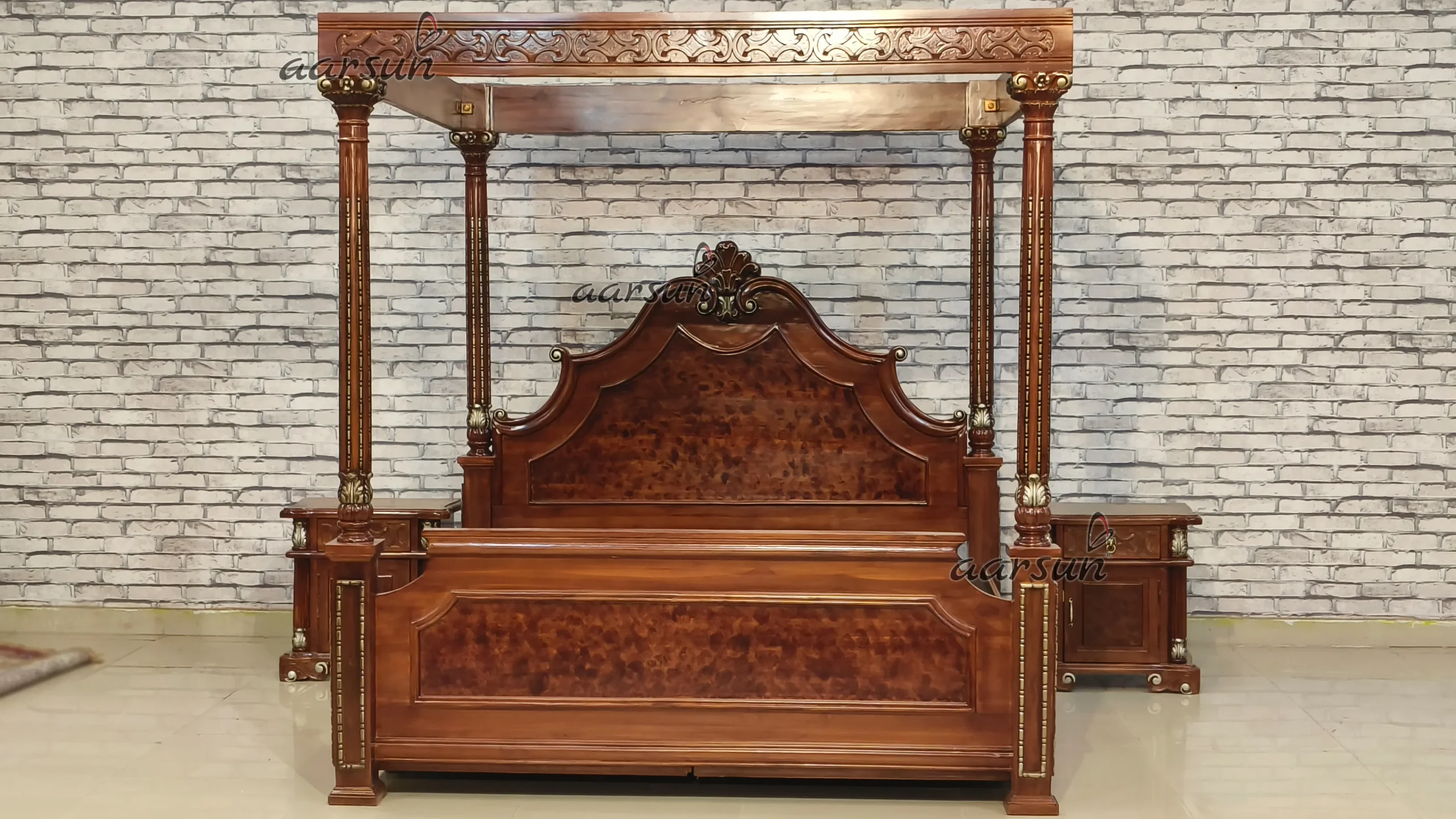Classic-Poster-Bed-Design-in-Teak-Wood-UH-BED-0059-jpg.webp