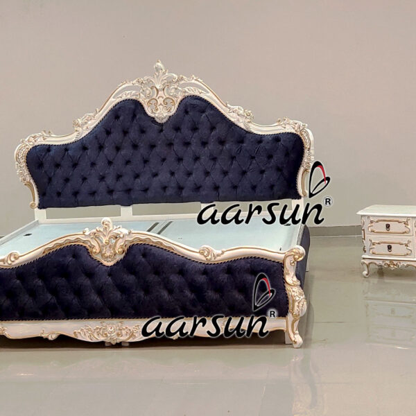 Royal Bedroom Set in White with Gold Highlighting YT261