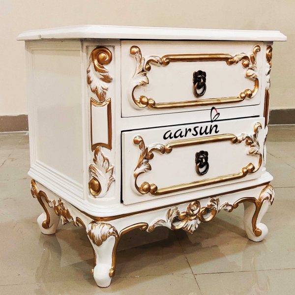 Royal Bedroom Set in White with Gold Highlighting YT261