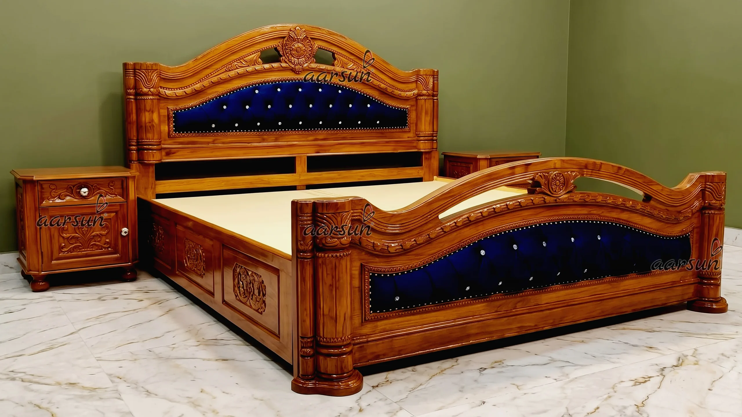 King size bed Modern Stylish Wooden design