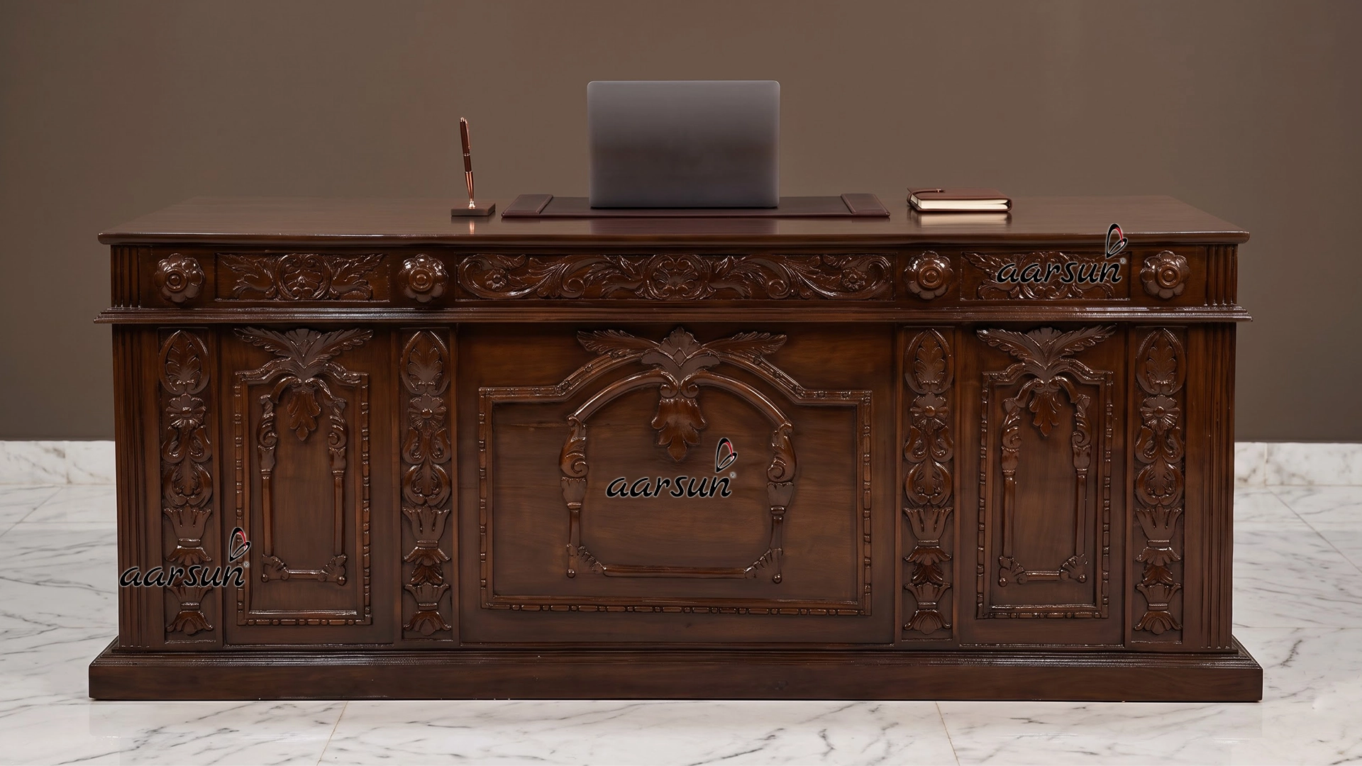 Office Desk in Walnut Finish UH-YT-578-B