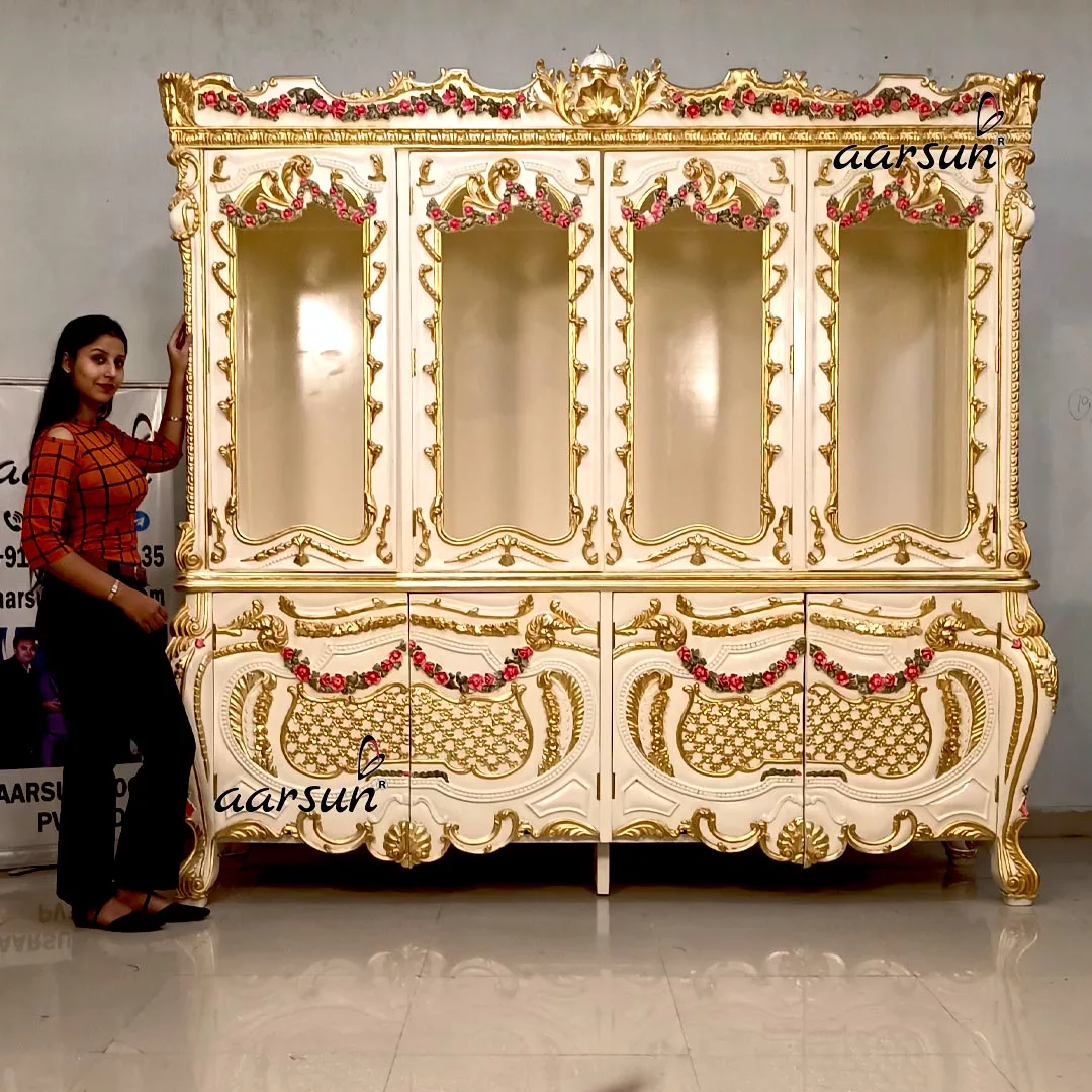 Royal Crockery Cabinet in White and Gold