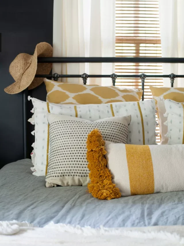 Best 10 Creative Ideas for Decorating with Pillows on the Bed