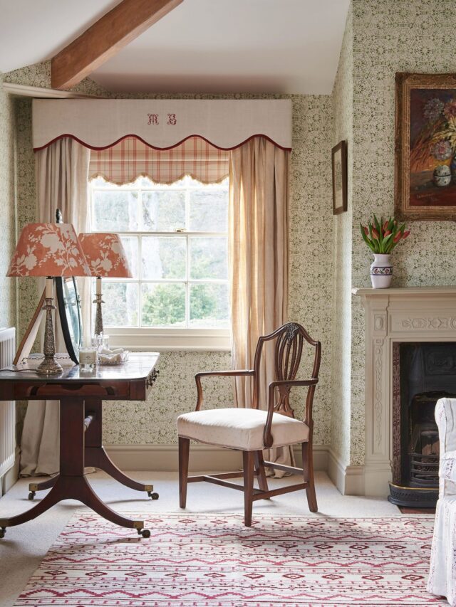 Window valances or cornices