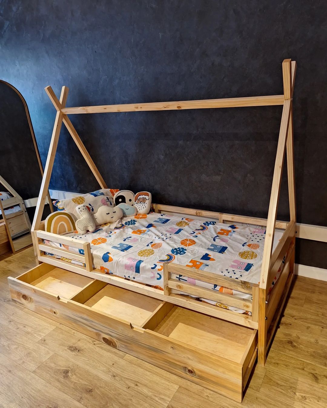 Балапандар қоғамдық орындарда мастурбация жасайды Әуесқойлық порно: волосатые письки бар арық жасөспірімдер