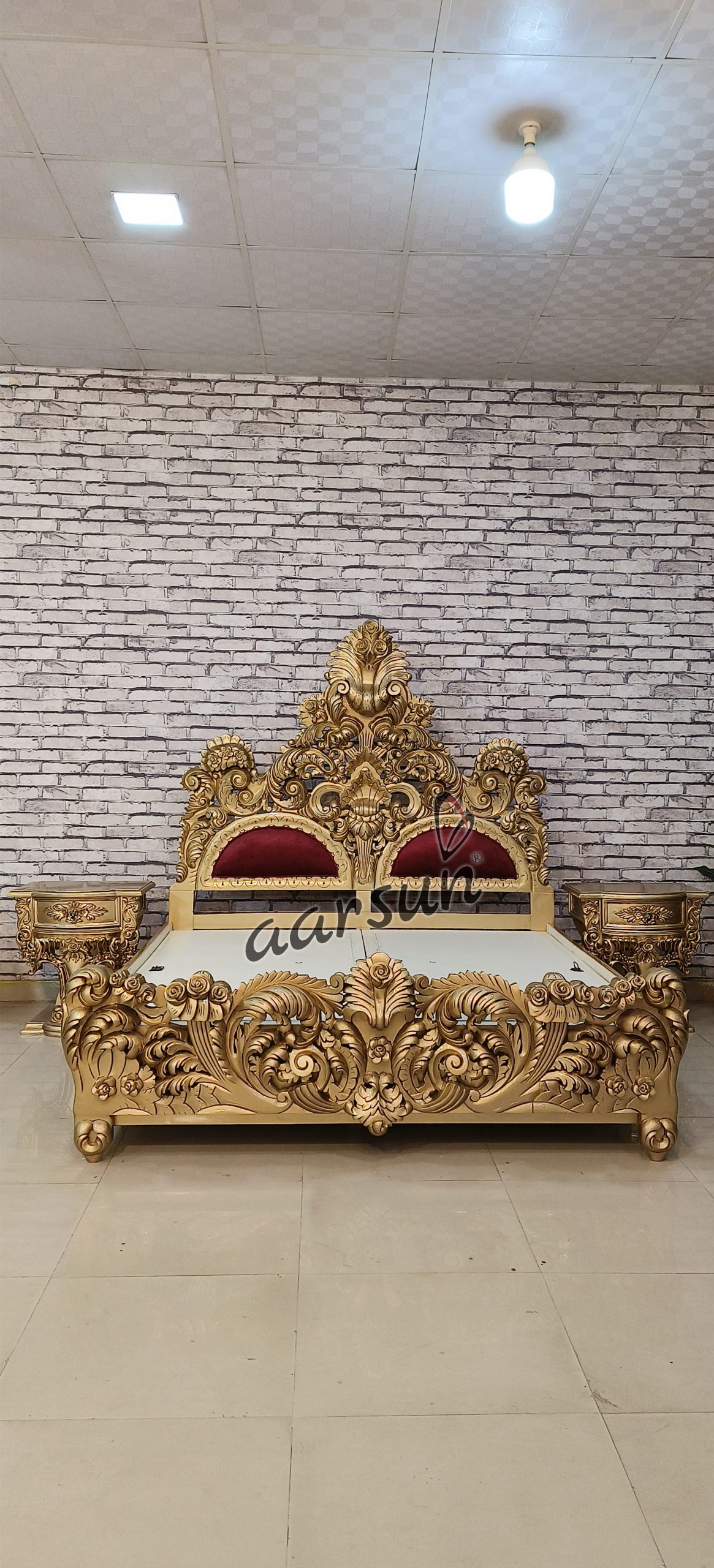 hand carved bed, queen sized royal bed, latest beds design, Aarsun king sized beds, wooden royal beds, wooden premium teak beds, queen size bed design