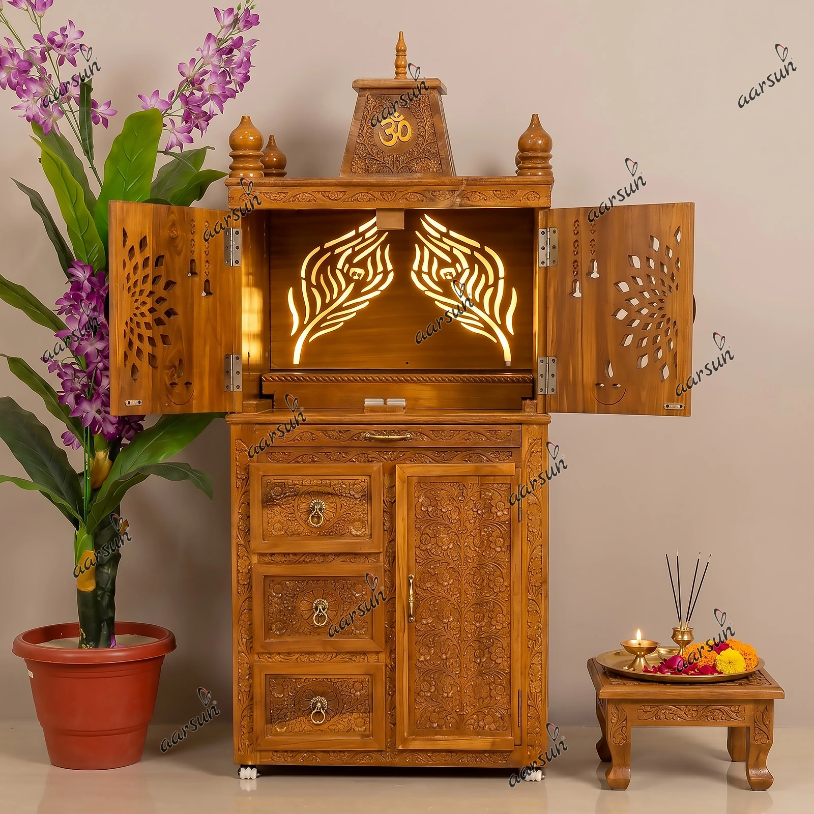 Unique Peacock Feather Panel Design Wooden Temple with LED