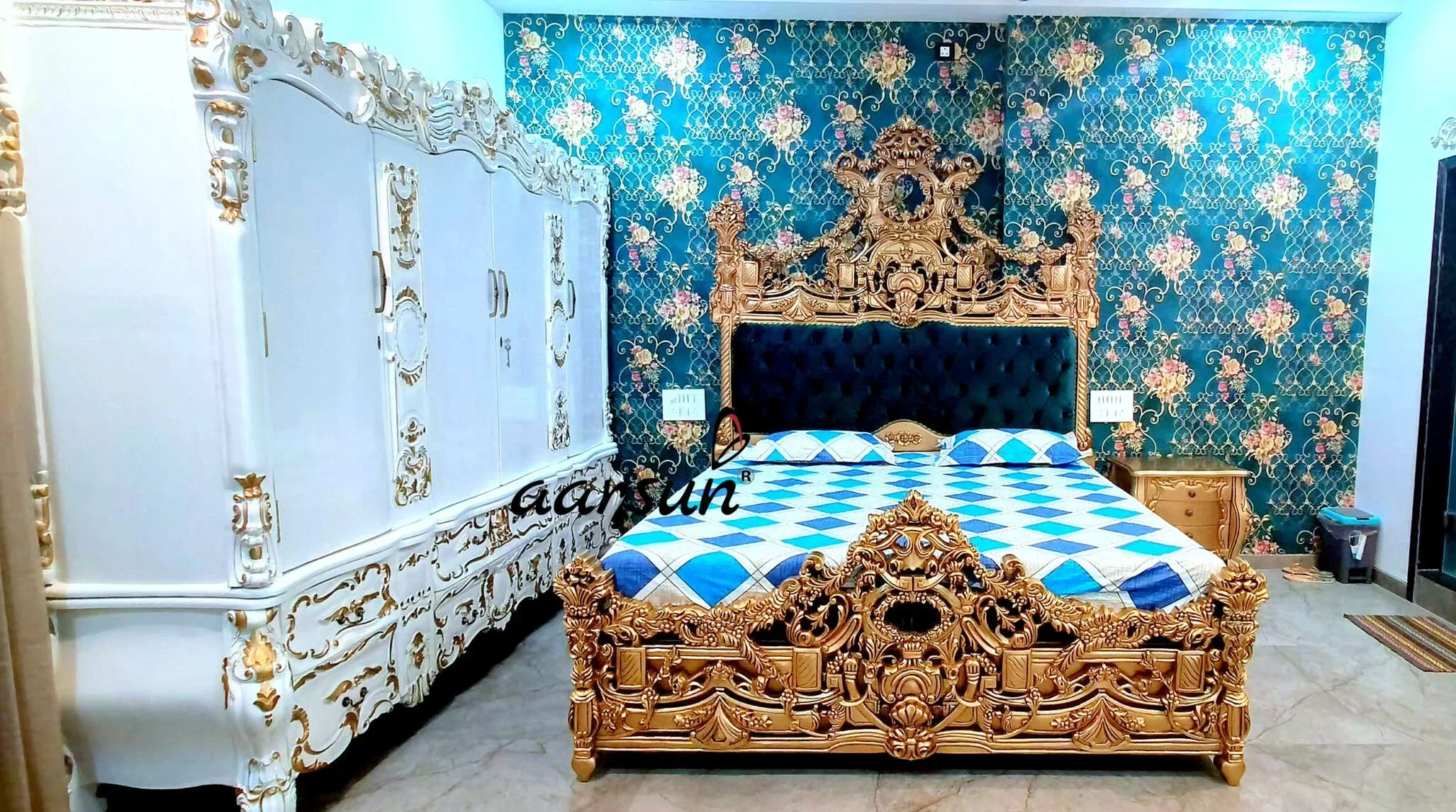 Heavy Carved Gold Finish King Size Bed for Luxury Homes