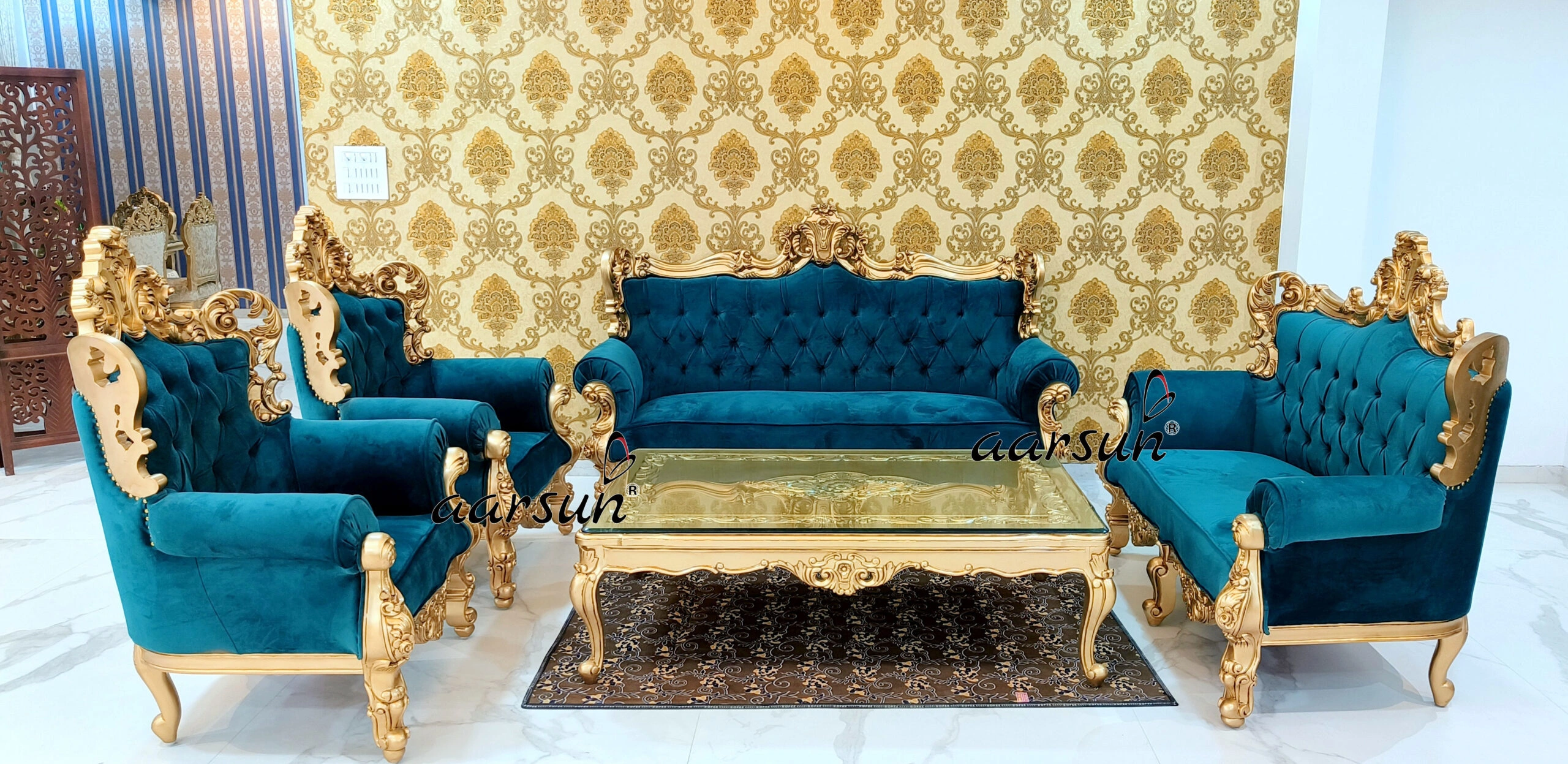 Equisite Royal Wooden Sofa Set with Velvet Upholstery