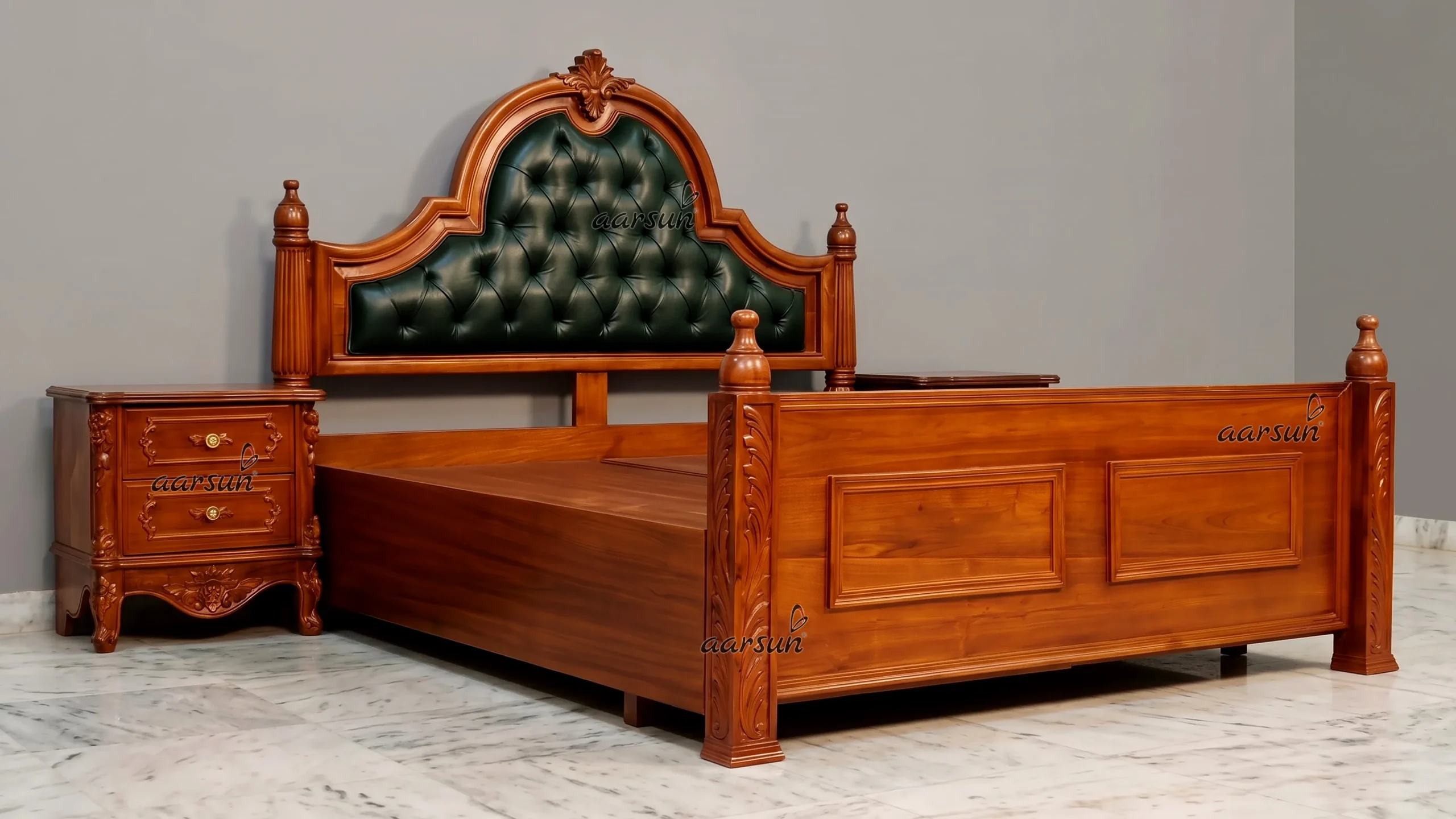 Classical Semi Poster Bed