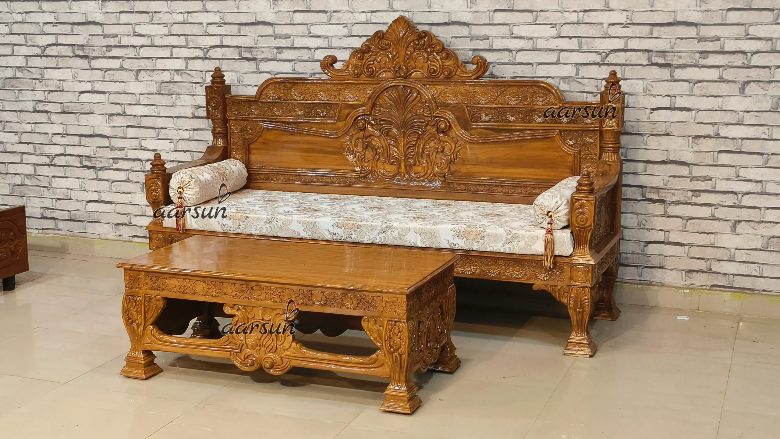 Luxury Traditional Diwan Couch - Image 5