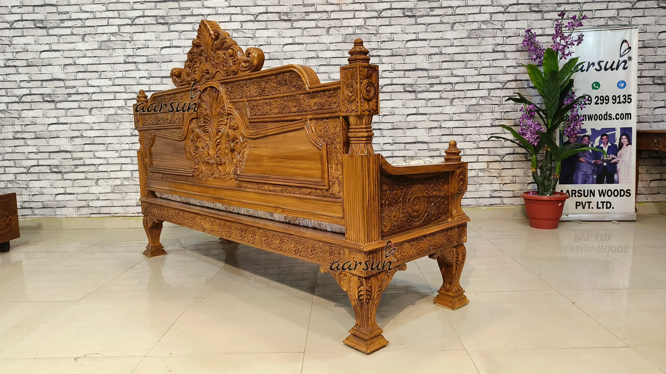 Luxury Traditional Diwan Couch - Image 7
