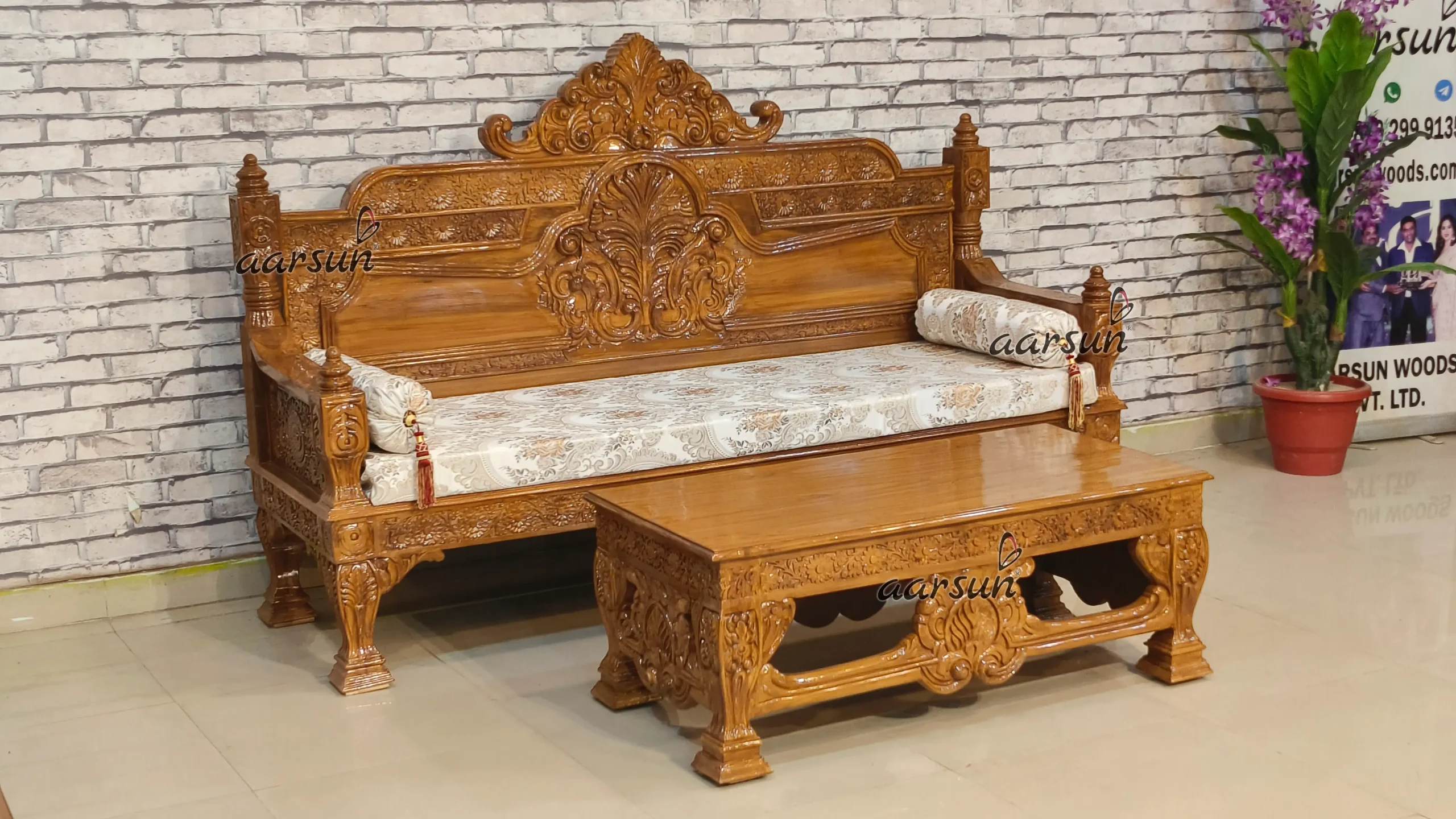 Luxury Traditional Diwan Couch - Image 4
