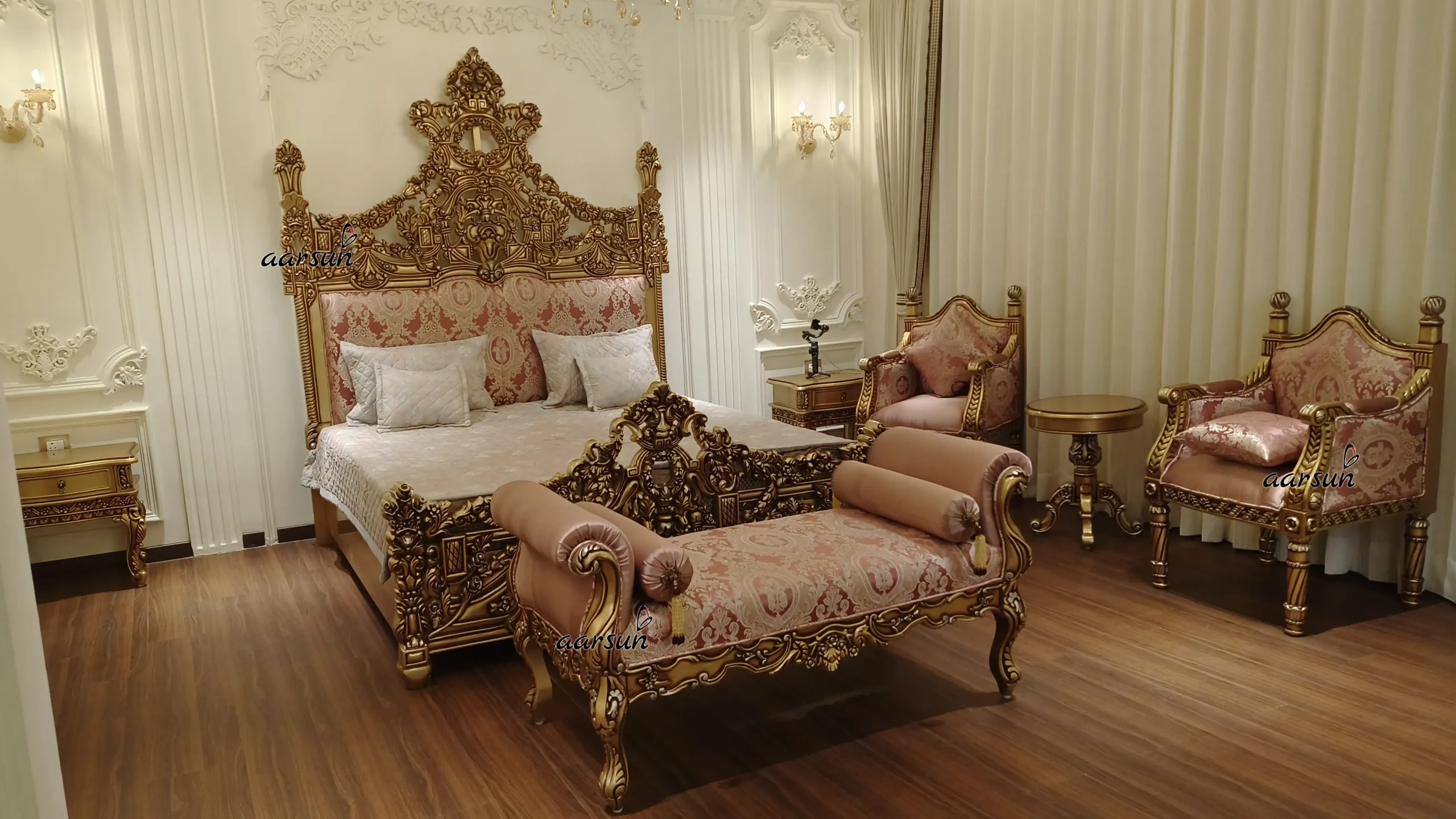 Designer Luxury Beds – Worldwide Collection of Royal Furniture